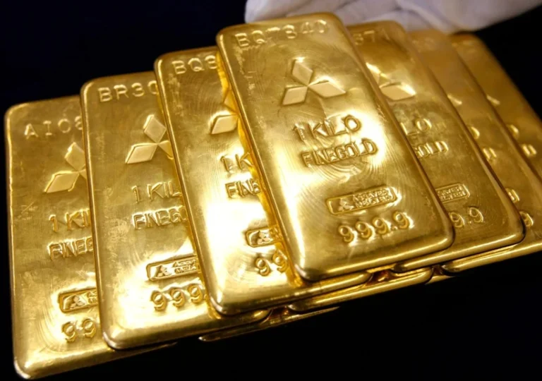 Zirveden yüzde 26 gerileyerek 4.000 dolara düşen altın, yatırımcısını tedirgin ediyor