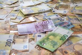 Euro Bölgesi'nde Dış Ticaret Açığı Geçen Yıla Göre Büyüdü